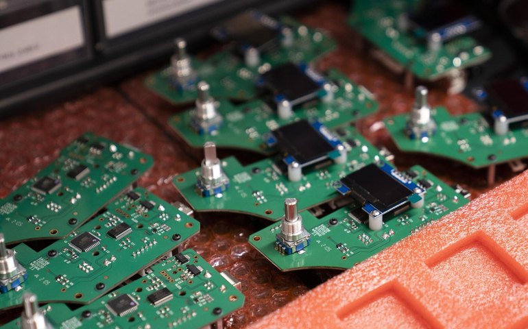 Mais de US$ 1 bi em chips de IA da Nvidia chegam à China apesar das restrições dos EUA, diz mídia