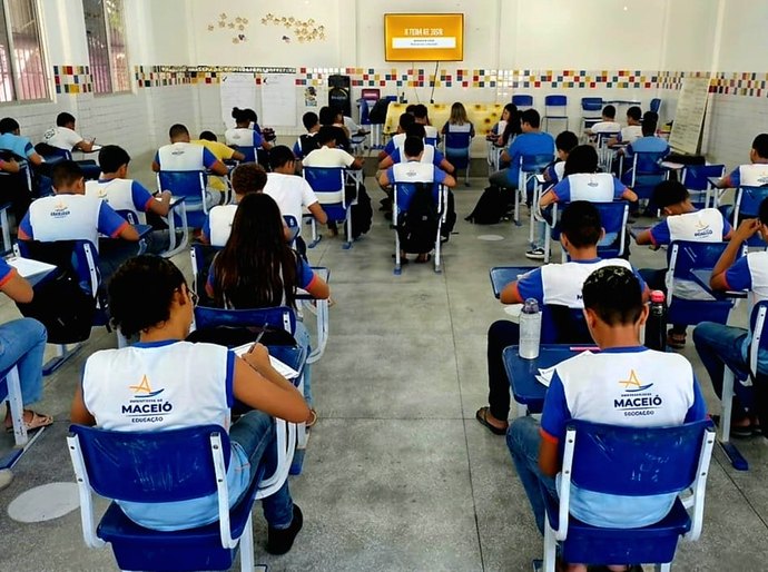 Plenarinho aplica redações para 4700 estudantes de escolas de Maceió