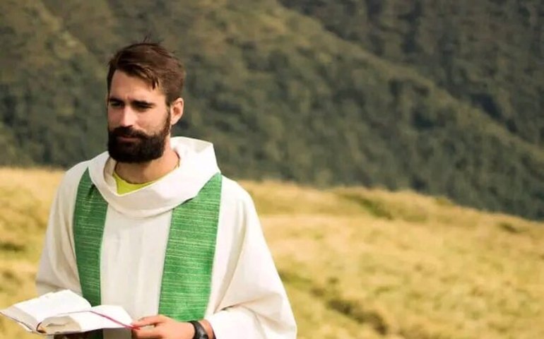 Suicídio de padre de 35 anos choca comunidade católica na Itália