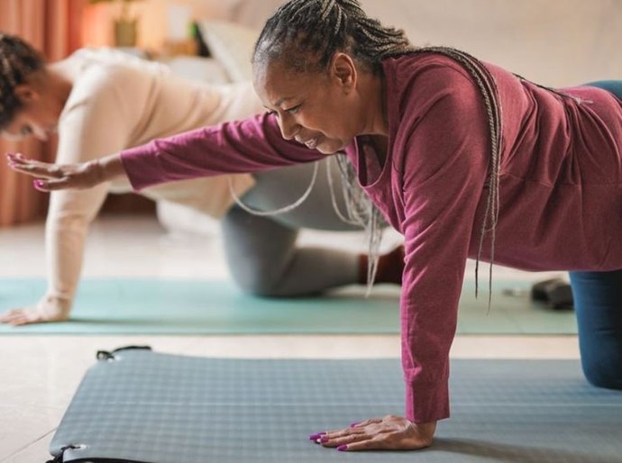 Pilates às 5h da manhã ajuda a criar rotina saudável e melhora disposição para o dia