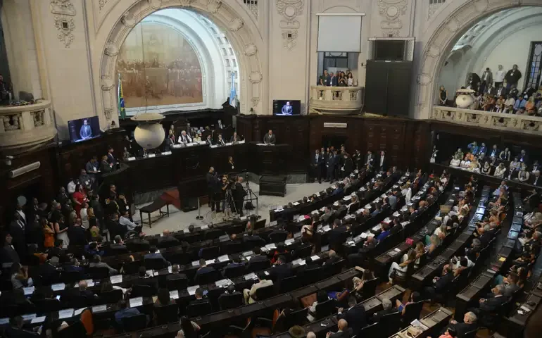 Em cinco estados, governadores e Assembleias acumulam desavenças em pautas travadas e críticas mútuas; veja quais