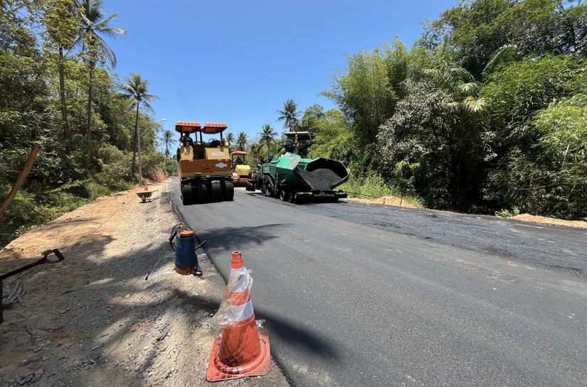 Obras avançam na grota do Andraújo com mais uma etapa de pavimentação