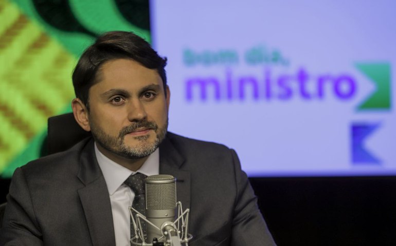 Após denúncia da PGR, ministro Juscelino Filho pede demissão