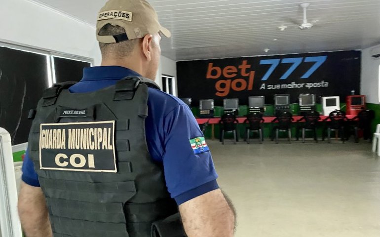 Guarda Municipal de Maceió rompe ponto de jogo clandestino em Jaraguá