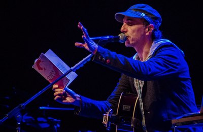 Zeca Baleiro apresenta ‘José’ no Teatro Gustavo Leite