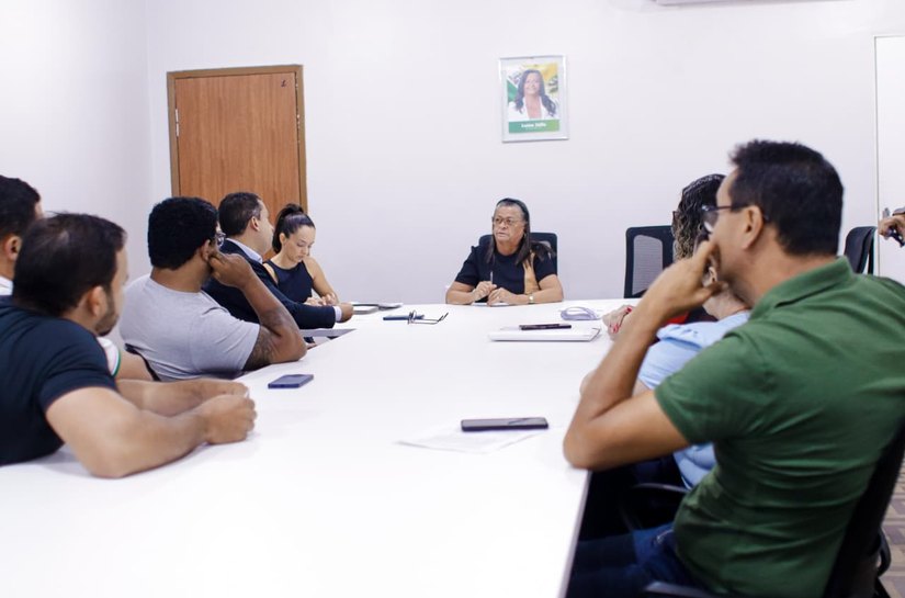 Prefeita Tia Júlia avança em negociações com servidores e inicia progressões já na folha de janeiro