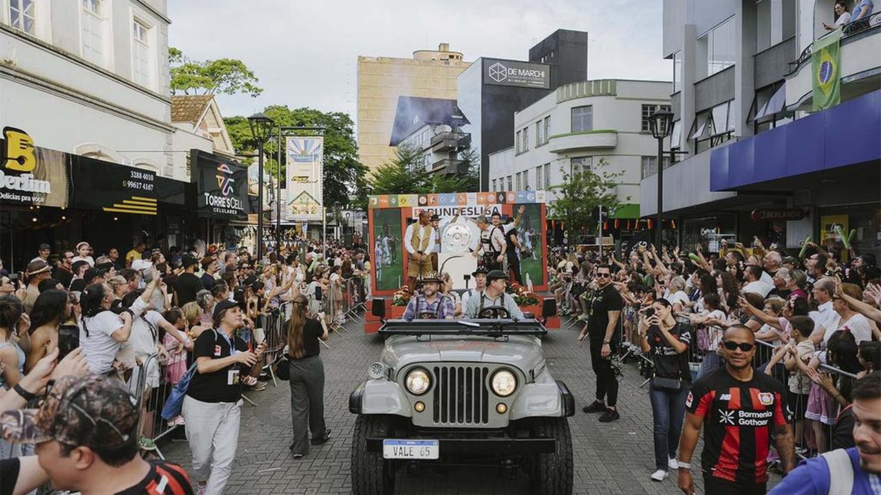 Paulo Sergio e Jorginho no desfile da Oktoberfest Blumenau