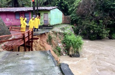 Infraestrutura realiza vistoria técnica em áreas de encostas em Maceió
