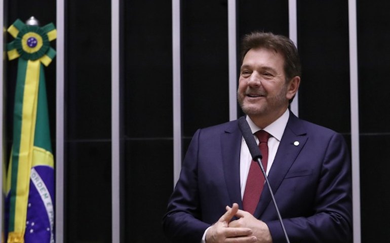 Prefeito de cidade no litoral de SP nomeia genro, sobrinha e neto para secretarias