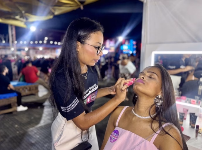 Secretaria da Mulher de Penedo realiza ações durante a Festa do Bom Jesus dos Navegantes