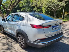 Fiat Fastback 2026 aposta na eletrificação leve para crescer no mercado - Divulgação (25).jpeg 