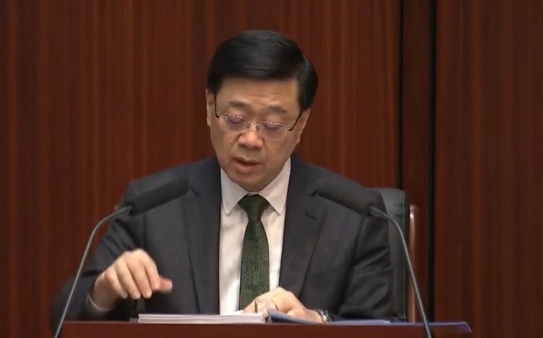 Hong Kong: líder ataca Trump mas evita críticas a acordo para vender ativos no Canal do Panamá