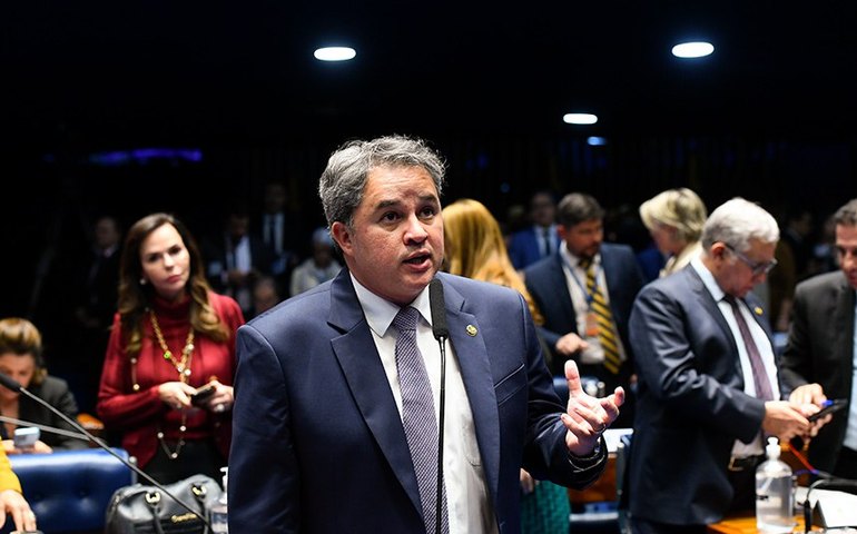 Líder do União Brasil no Senado sofre acidente de carro na Paraíba