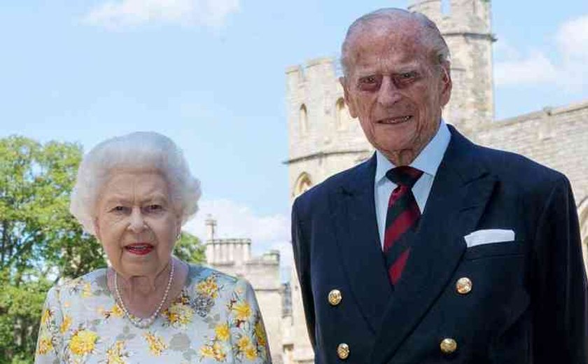 Príncipe Philip chega aos 99 anos de idade ao lado da rainha Elizabeth II
