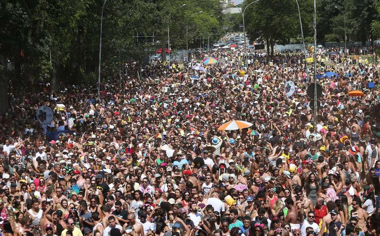 Beijo forçado, mão boba e agressões: o machismo no Carnaval