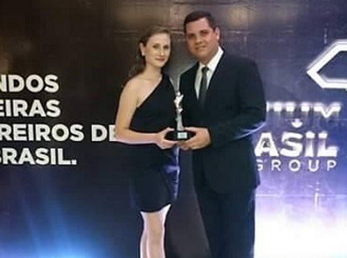 Coruripe recebe Comenda da Premium Brasil Group por destaque em gestão da educação municipal