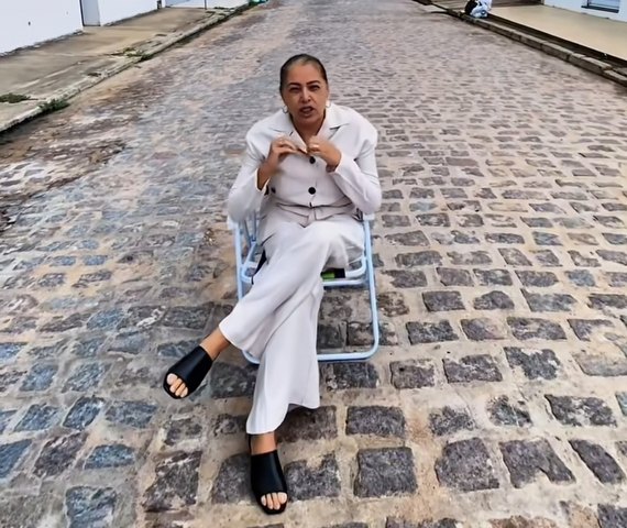 Revoltada, vice-prefeita de Palmeira Sheila Duarte ameaça recolher lixo acumulado na cidade e despejar na porta da prefeitura