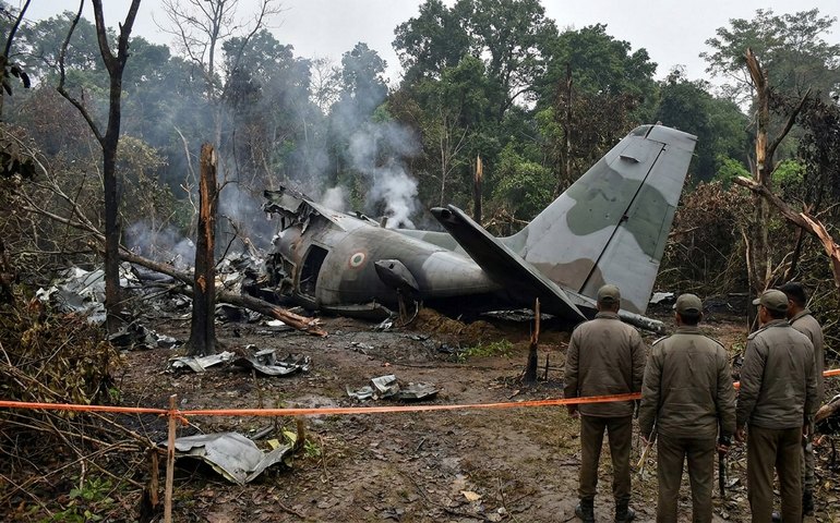 Queda de avião militar An-32 deixa cinco mortos e um sobrevivente na Índia