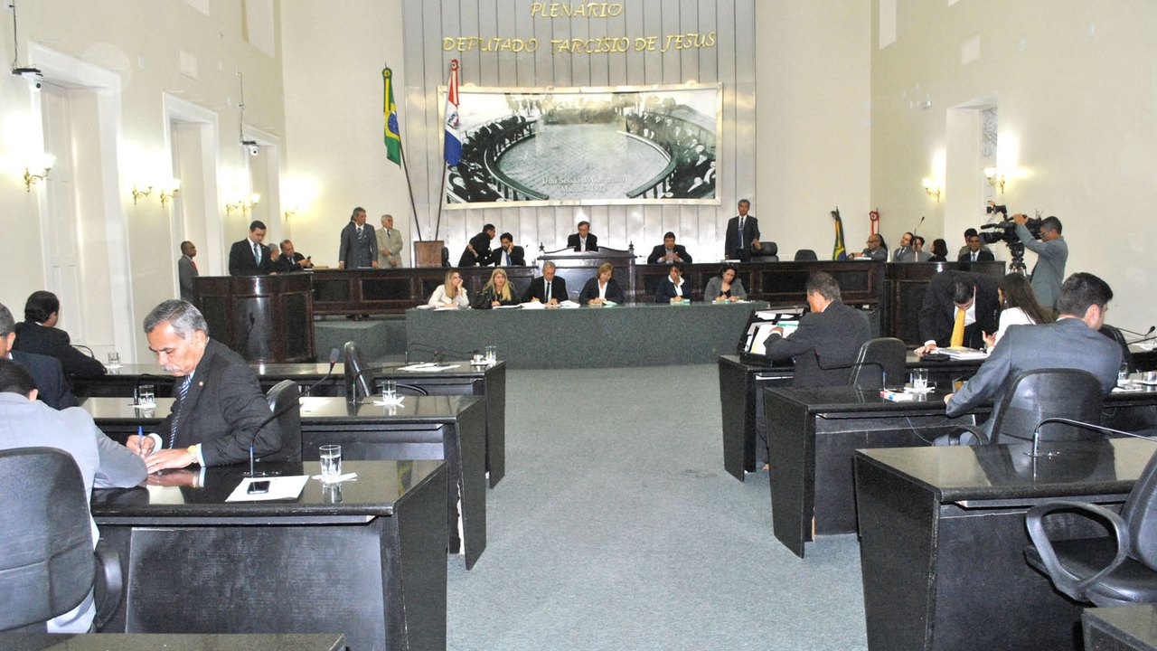 Em duas sessões, deputados aprovam projeto dos precatórios do Fundef de autoria do Executivo