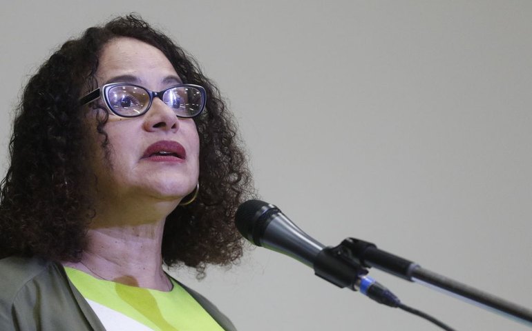 Ministra Luciana Santos afirma que atual taxa de juros  é inaceitável