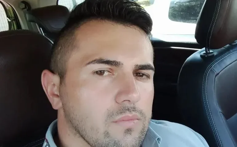 Advogado é detido por fornecer endereço errado que levou à morte de motorista em execução equivocada