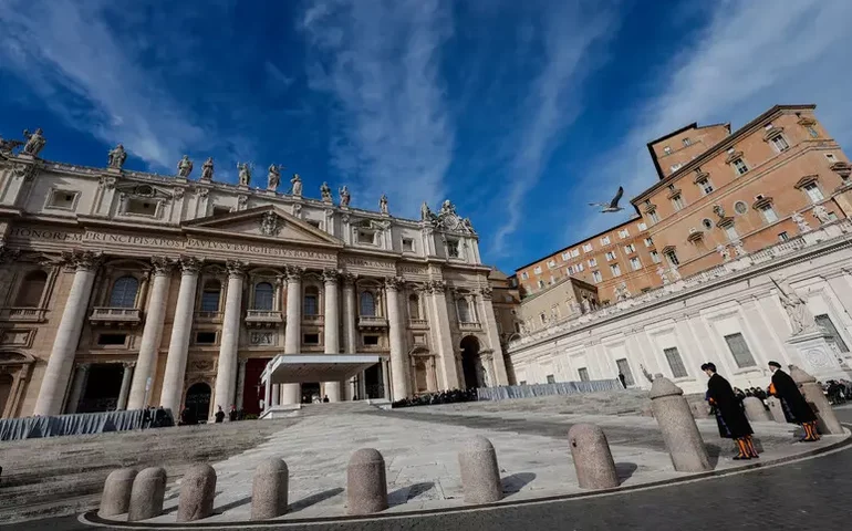 Vaticano divulgará documento que exalta monogamia nesta terça