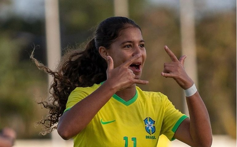 Giovanna Waksman marca pela seleção e chega a 85 gols em 43 jogos na temporada