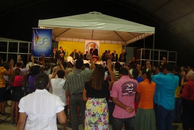 Congresso em Boca da Mata: domingo à noite