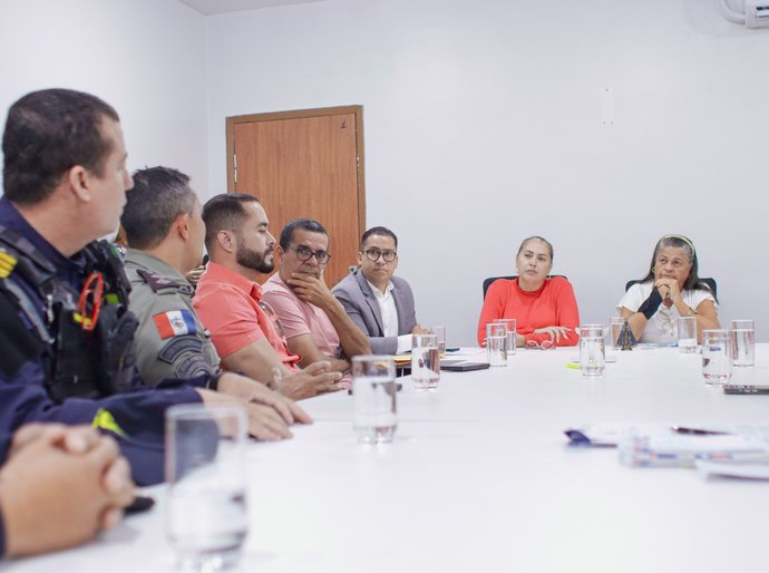Prefeita se reúne com forças de segurança para coibir furtos no comércio de Palmeira dos Índios