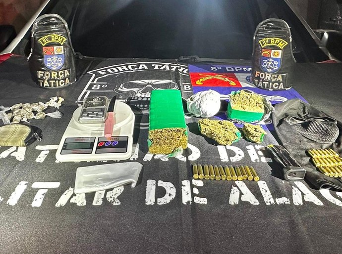 PM contabiliza mais de 52 quilos de drogas e 24 armas de fogo apreendidos em uma semana