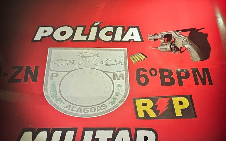 PM apreende armas, simulacros e recupera moto furtada durante ações nos municípios