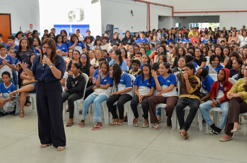 Ziane Costa inaugura nova escola no bairro Pedra Velha com capacidade para 500 alunos