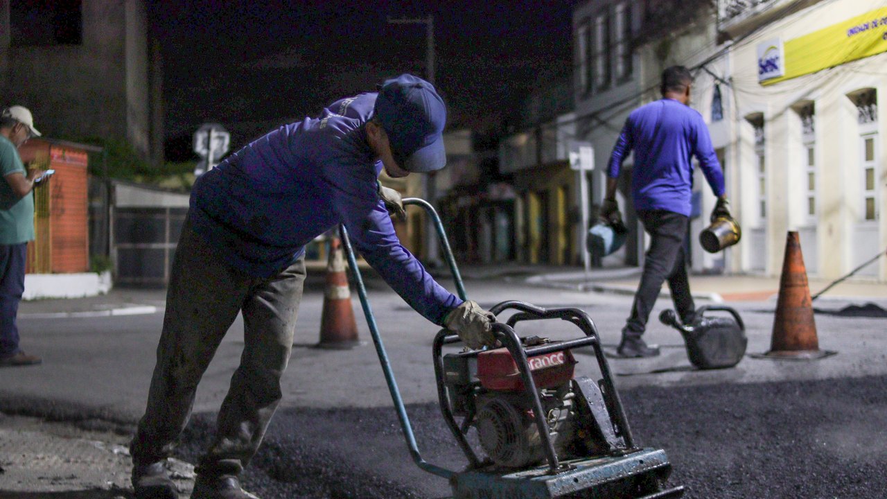 Mais de 7 mil toneladas de asfalto são aplicadas em ruas da capital pela Operação Tapa-Buraco