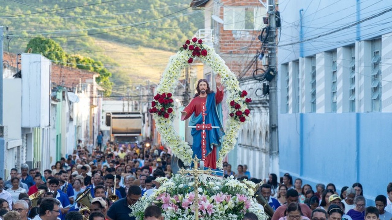 Procissão terrestre e fluvial marcam o encerramento da Festa de Bom Jesus dos Navegantes em Traipu