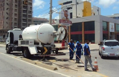 Casal inicia inspeção de esgotamento sanitário em Cruz das Almas e Jacarecica
