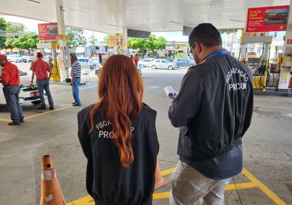 Fiscalização em postos de combustíveis de Maceió cobra repasse de queda nos preços aos clientes