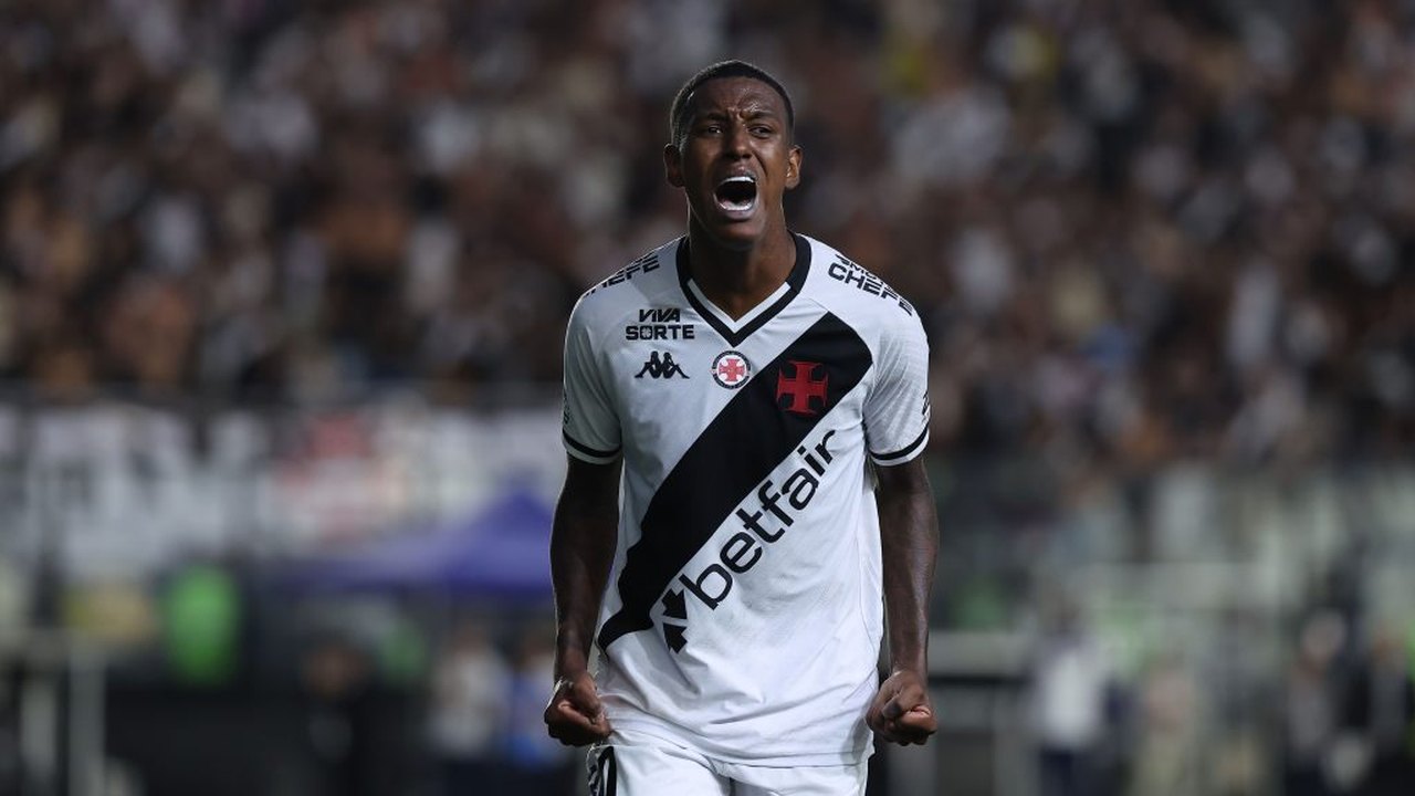 Robert Renan, do Vasco, sofre acidente de carro