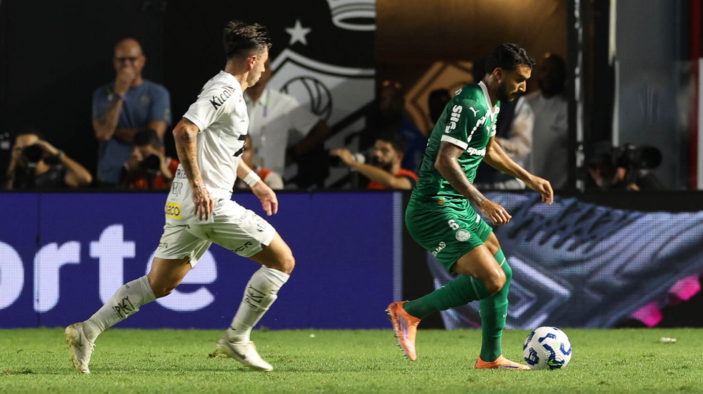Santos vence o clássico com gol no fim, sai do Z-4 e tira o Palmeiras da liderança