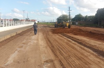Arapiraca prefeitura recupera estrada em trecho localizado às margens da AL-115