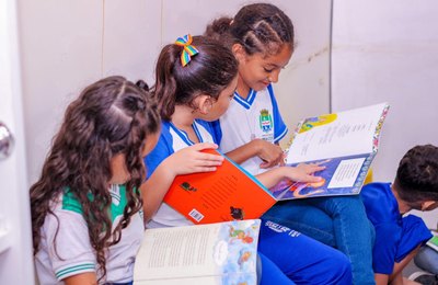 Bienal: Educação de Maceió garante vale-livro para alunos e professores da rede municipal