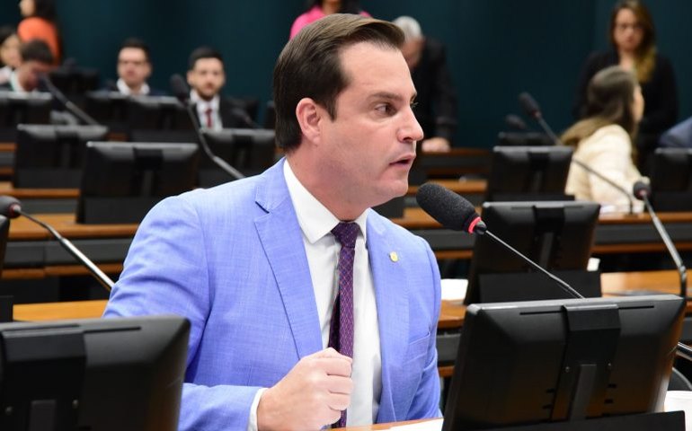 CCJ aprova projeto que dispensa registro no Detran para uso de moto em entregas