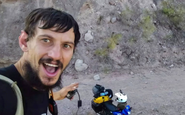 Alex Tibola, brasileiro que deu a volta ao mundo de moto, morre em colisão no Chile