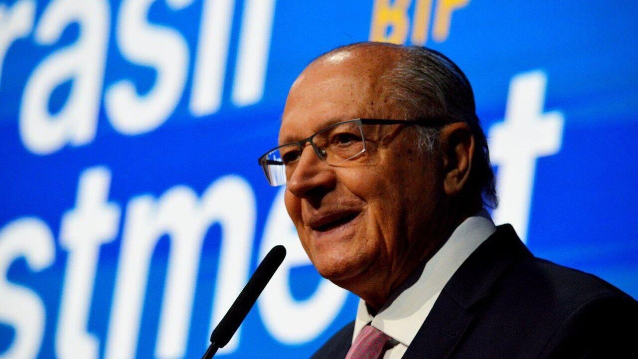 Tarifa de Trump é 'injustificada', diz Alckmin durante reunião ministerial com Lula