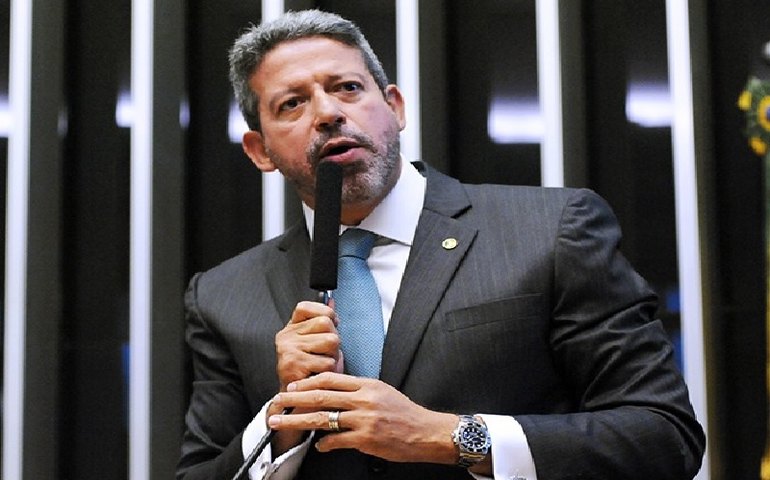 Governo baixará portaria para prorrogar Lei de Licitações até março de 2024, diz Lira