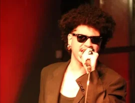 Cantor alagoano estreia nos palcos com show-tributo “Pedro Vermelho canta AMY”