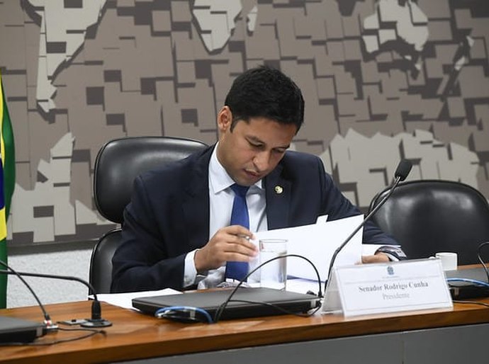 Senado aprova emenda de Rodrigo Cunha que proíbe aumento de preço dos planos de saúde na pandemia
