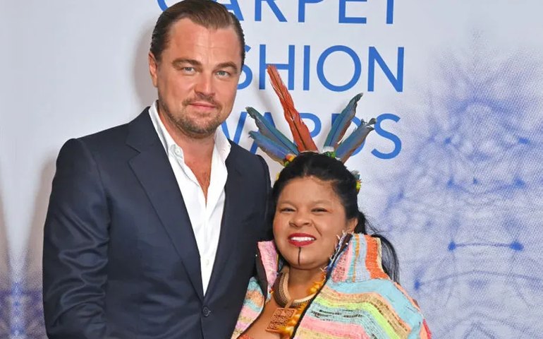 Sonia Guajajara recebe prêmio de Leonardo DiCaprio em Hollywood