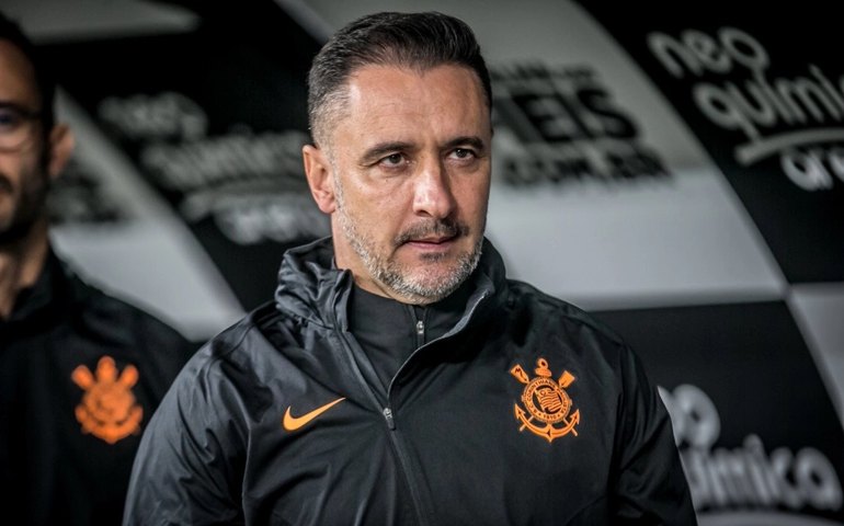 Vítor Pereira promete time competitivo contra o São Paulo, mas já pensa no Flu