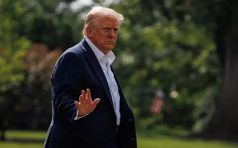 Trump visita Texas após enchente matar mais de 120 pessoas