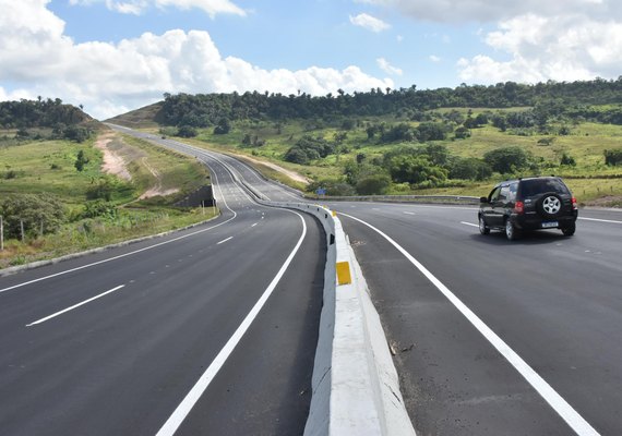 Governo investe na duplicação na AL-220 e elimina curvas perigosas